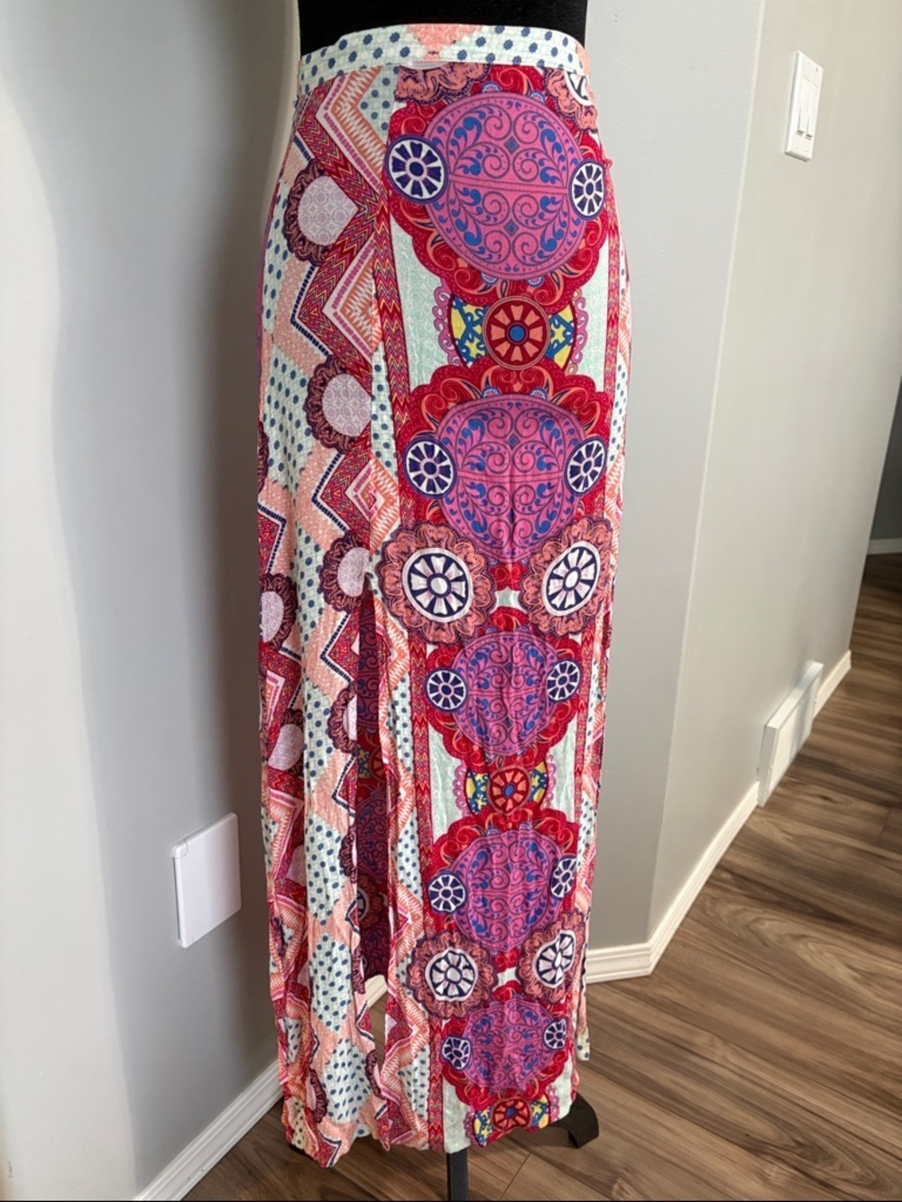 MINKPINK Pink Multi Geometric Print Maxi Skirt with 4 Side Slit - Picture 4 of 9